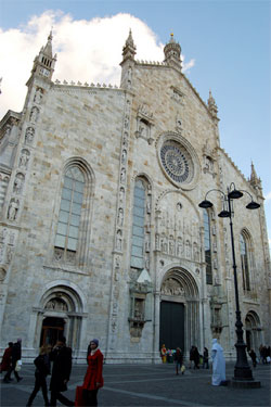 Visiting Lombardy, the Duomo in Como