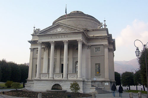 Visiting Lombardy, the Volta Temple in Como
